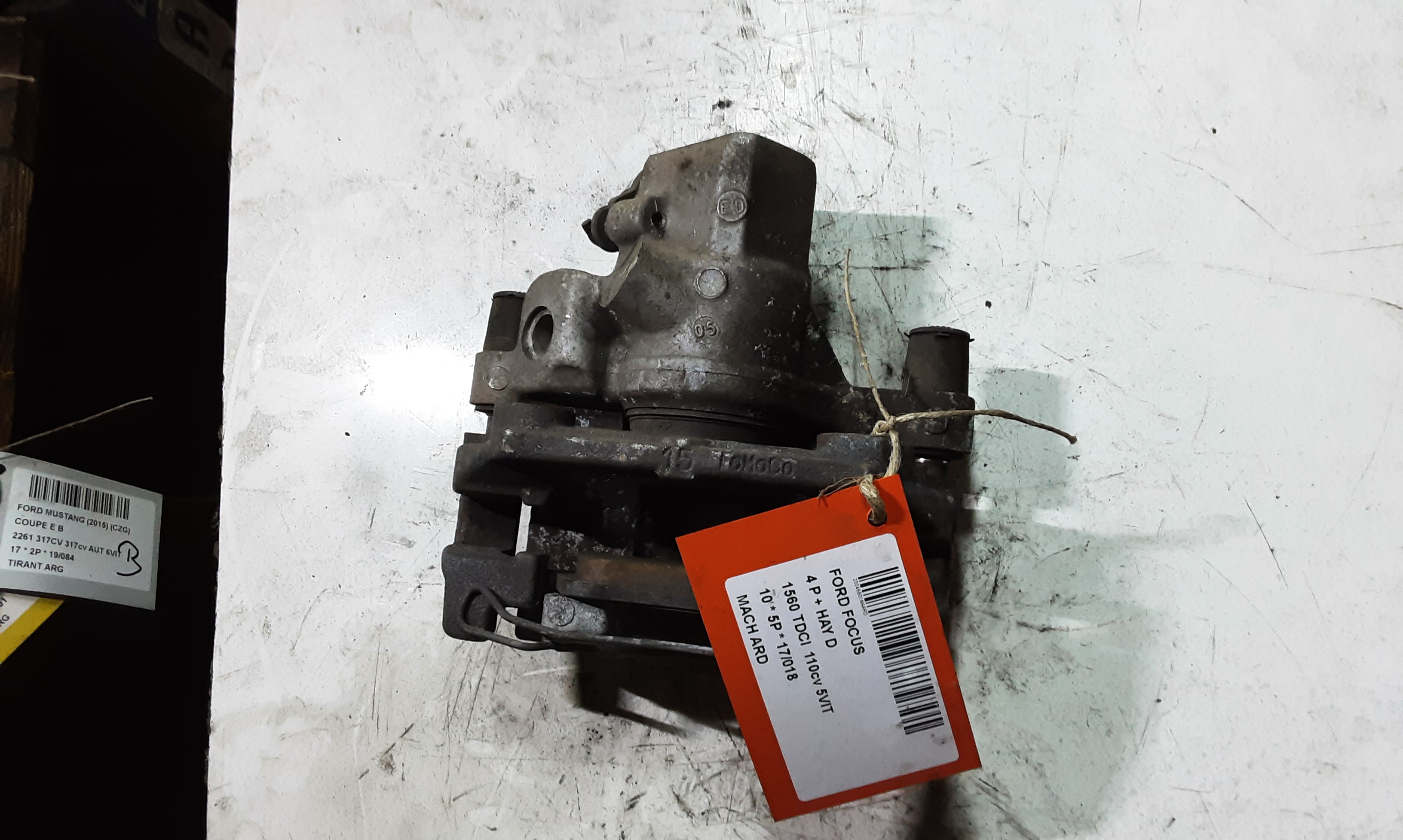 MACHOIRE ARRIERE DROITE Ford FOCUS (3) 08 - 02/11