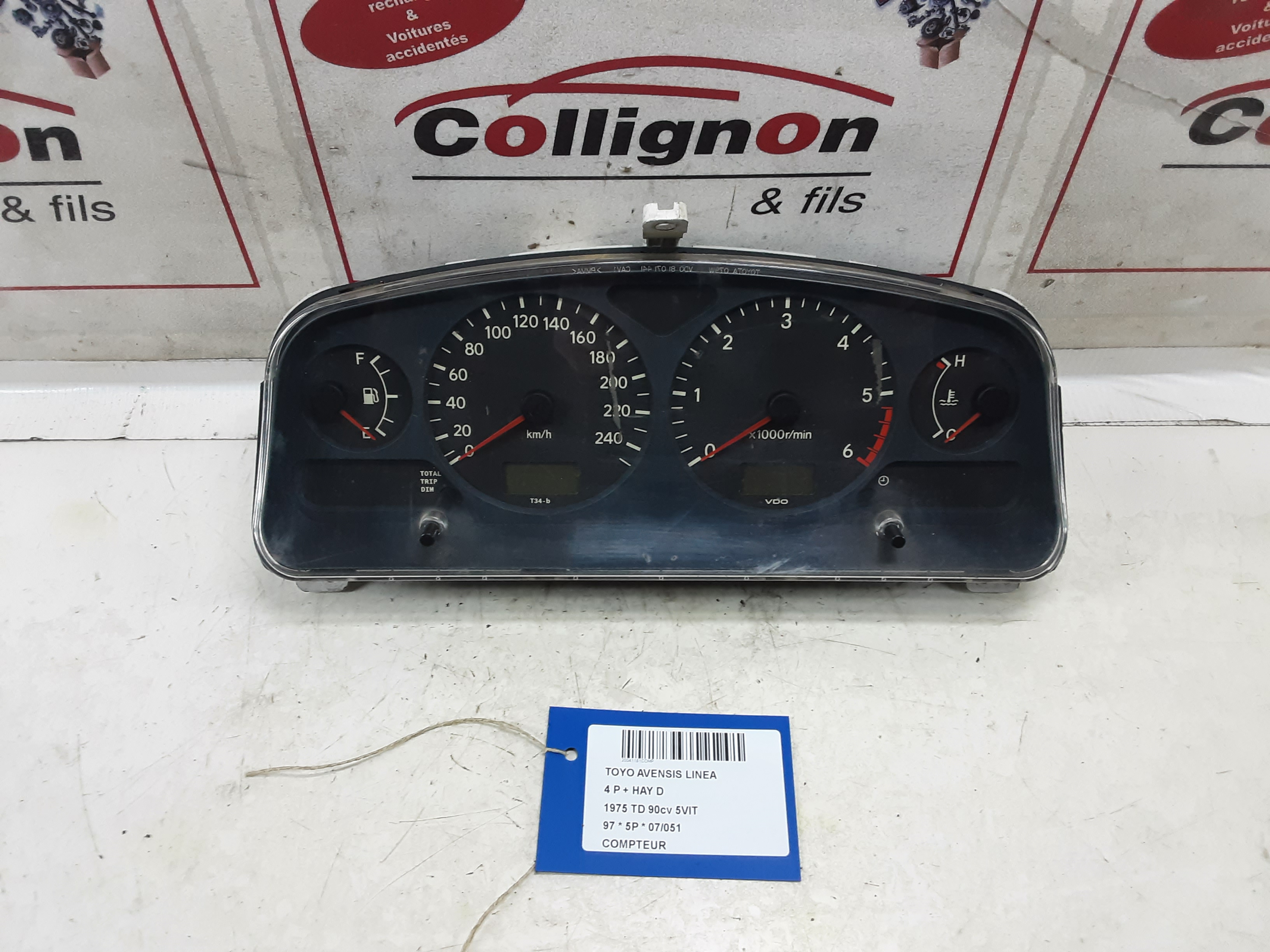 KM TELLER Toyota AVENSIS 98 - 03 T22