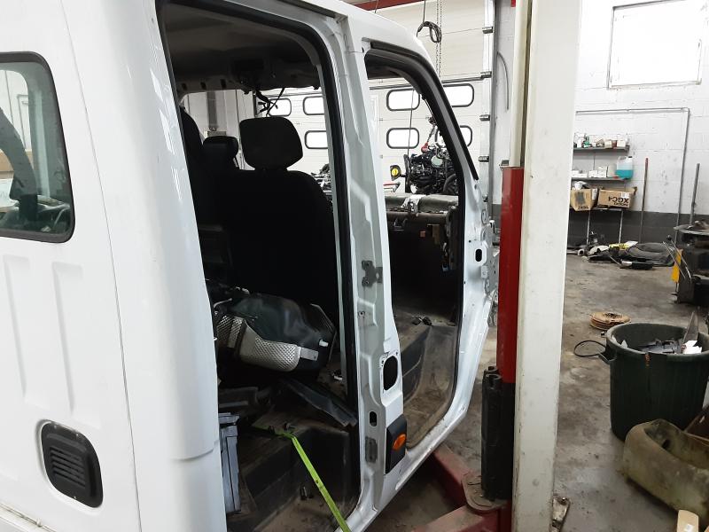 MONTANT DE PORTE COTE DROIT Renault MASTER 10 - 8/19