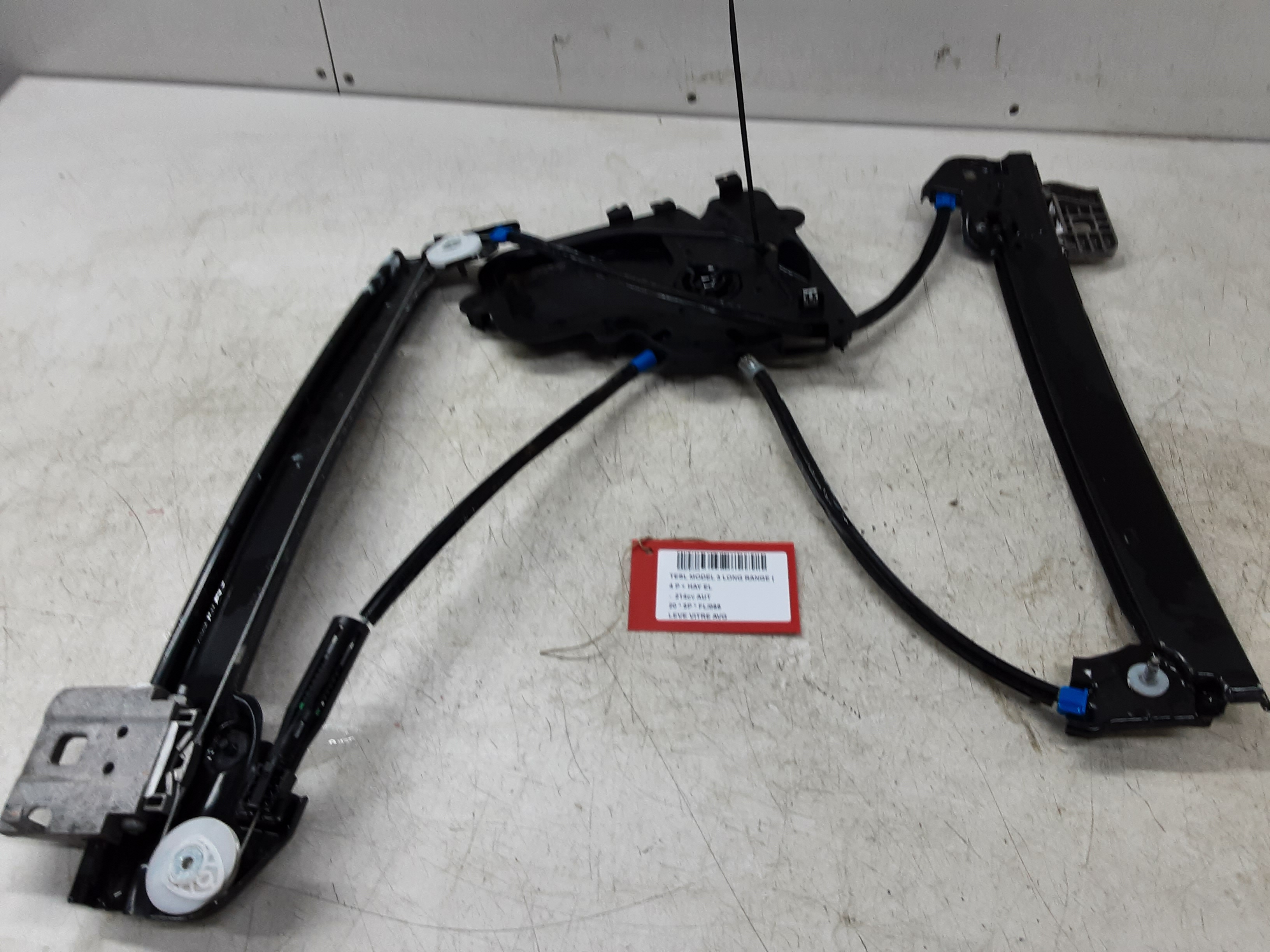 LEVE-VITRE DE PORTE AVANT GAUCHE Tesla MODEL 3 1/17+