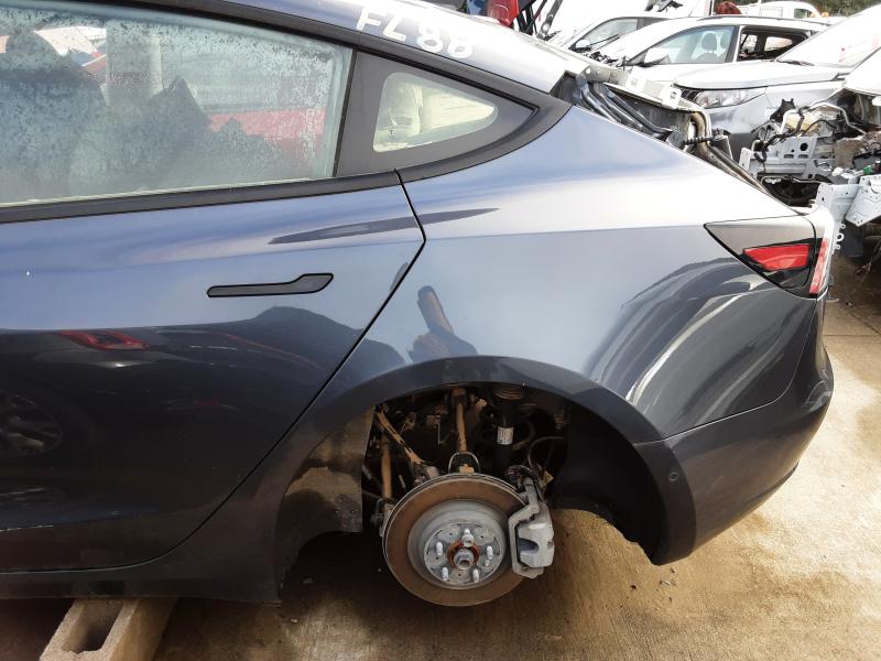 SPATBORD ACHTER LINKS Tesla MODEL 3 1/17+