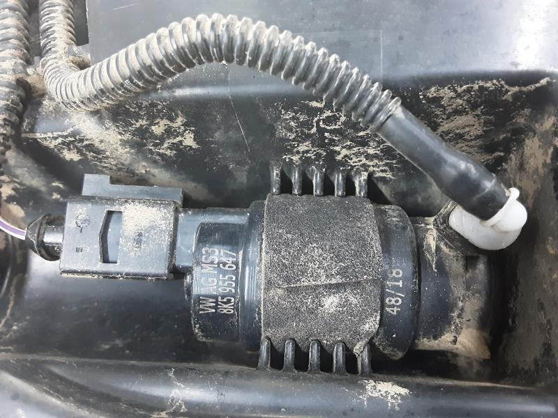 WINDSCREEN WASHER PUMP Audi A5 (3) 5/16+