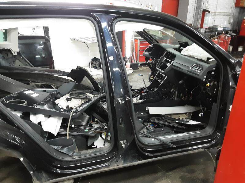 MONTANT DE PORTE COTE DROIT Vw TIGUAN (3) 02/16- 10/20