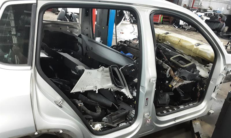 MONTANT DE PORTE COTE DROIT Vw TIGUAN (1) 10/07 - 06/11